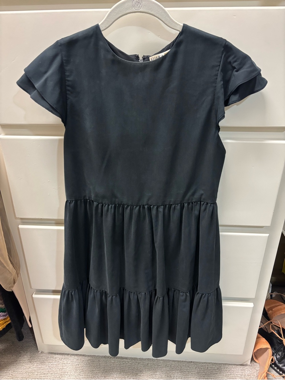 Alice + Olivia Black Tiered Flutter-Sleeve Dress